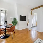 Luxury Apartments - Avenue Montaigne