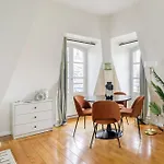 Luxury Apartments - Avenue Montaigne