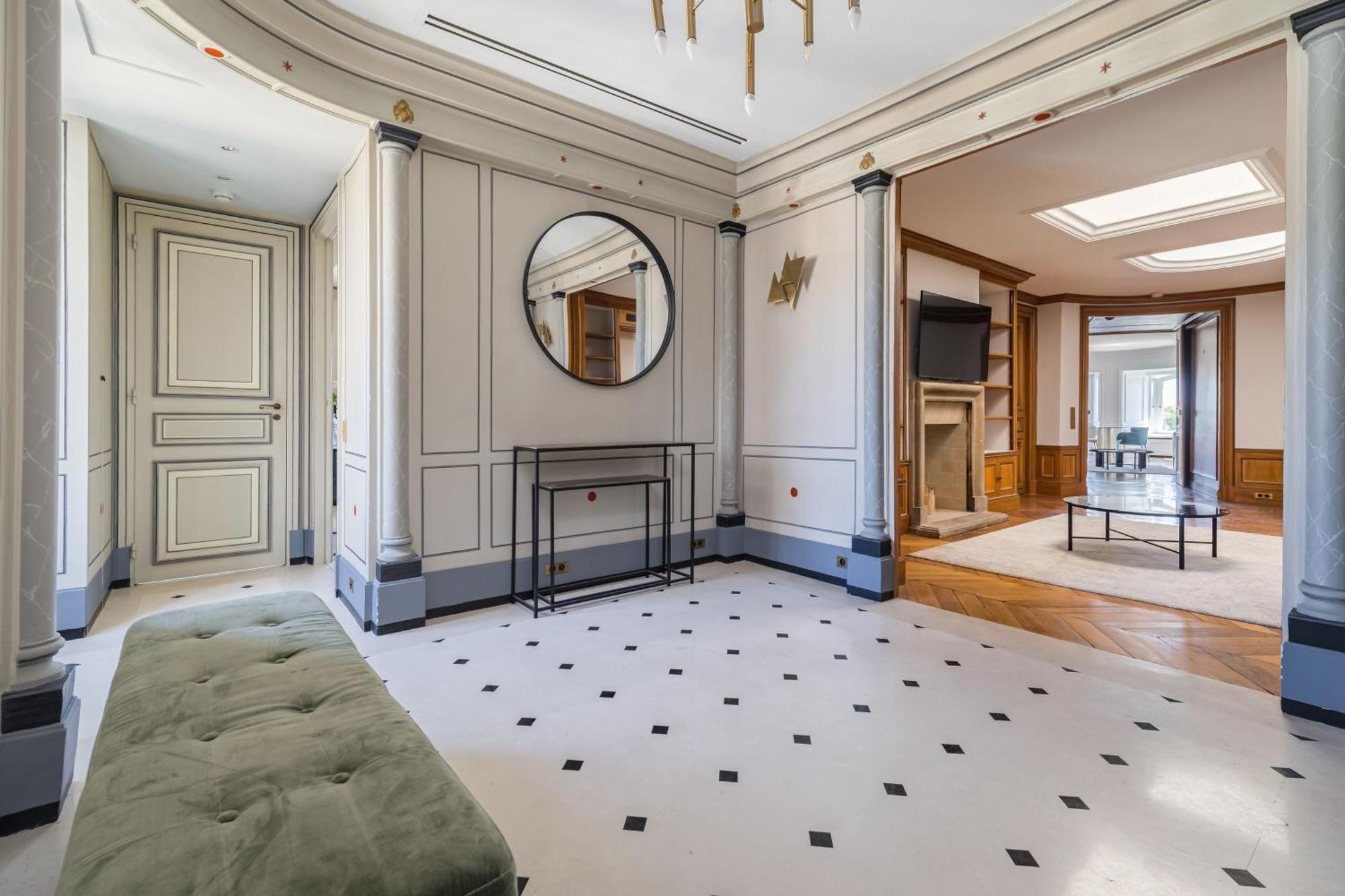 Luxury - Avenue Montaigne