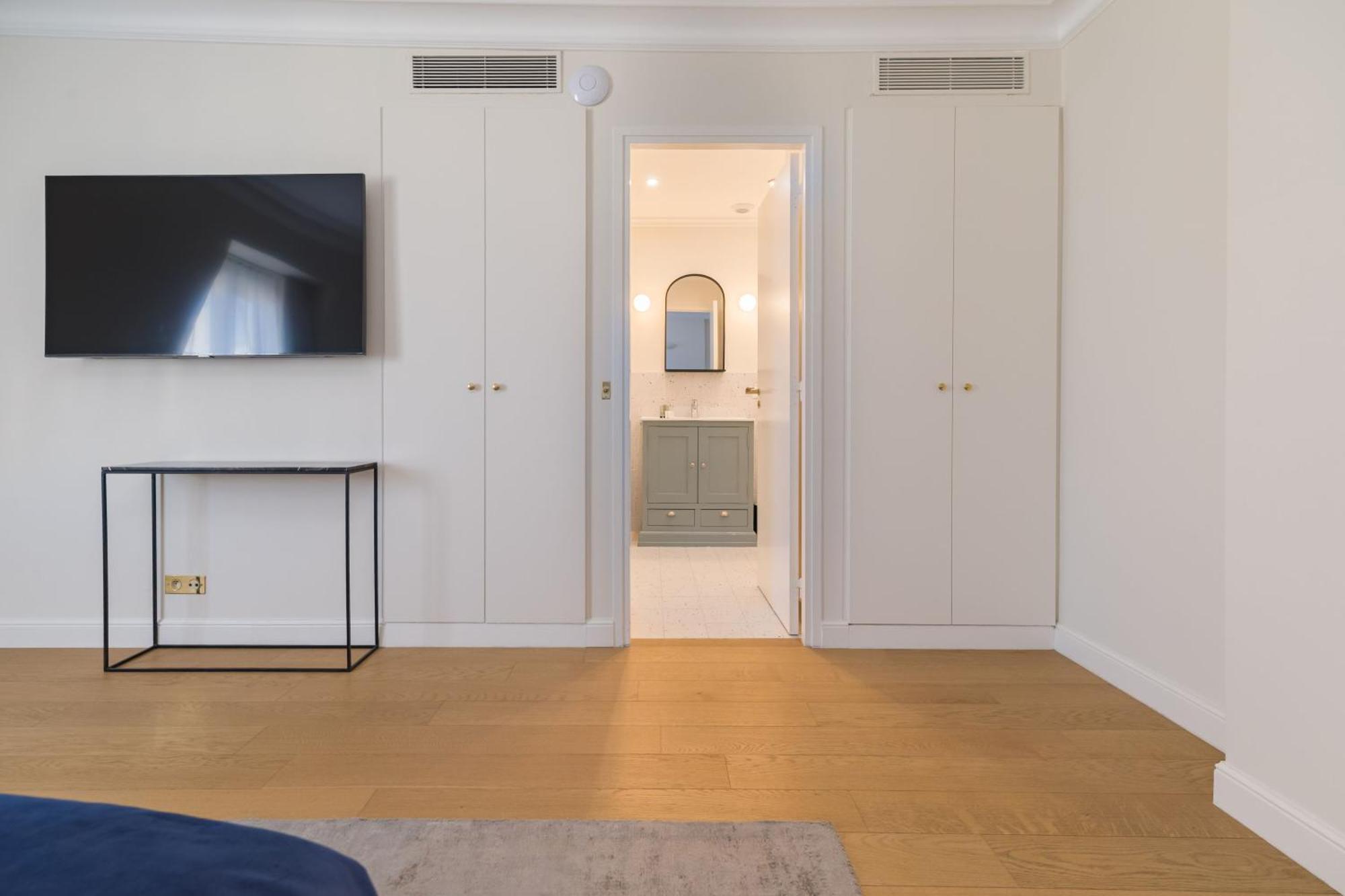 Luxury - Avenue Montaigne