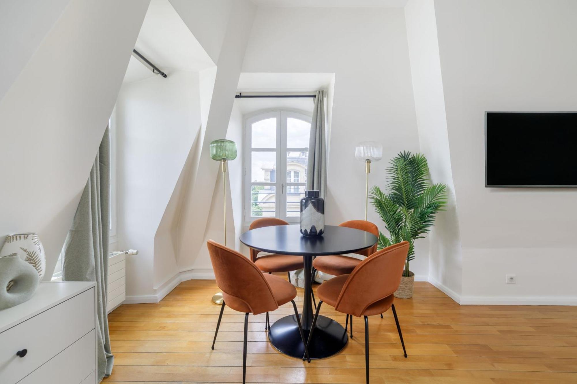 Luxury - Avenue Montaigne Parigi