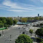 Luxury Apartments - Avenue Montaigne